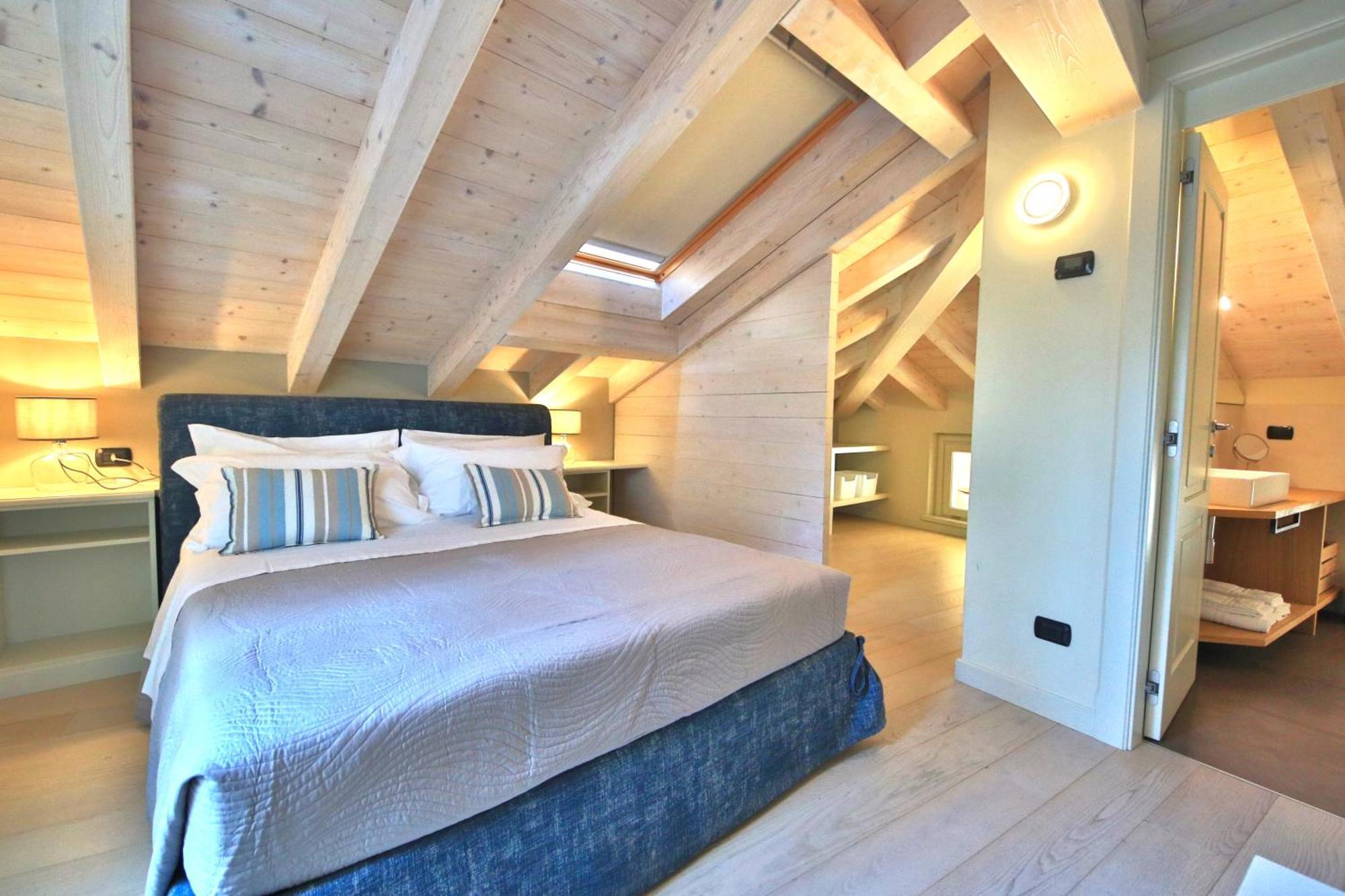 Liszt Attic By Klabhouse Apartment Беладжо Екстериор снимка