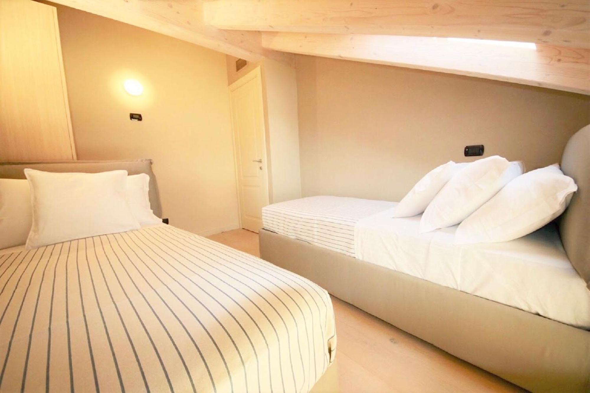 Liszt Attic By Klabhouse Apartment Беладжо Екстериор снимка